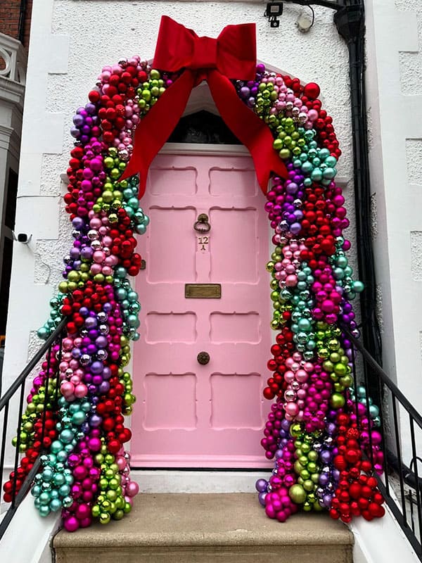 balloons christmas decor on front door