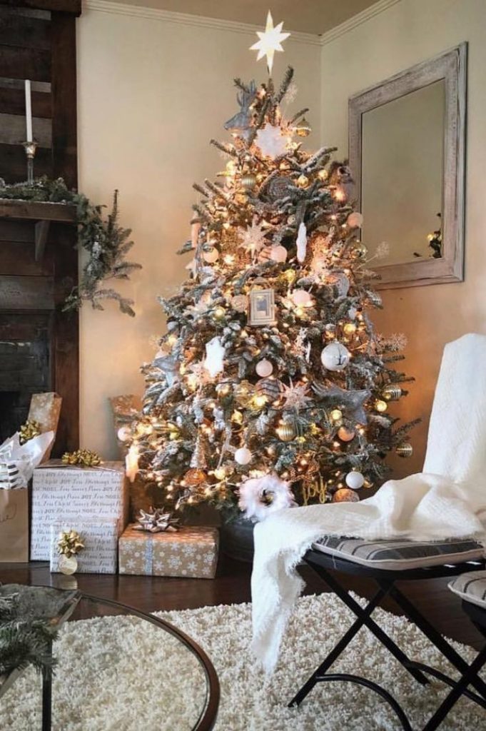 30+ Best Ways To Decorate The Living Room For Christmas New 2021 - Page ...