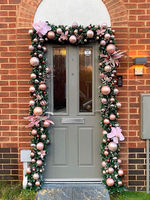 decorating front door for xmas​