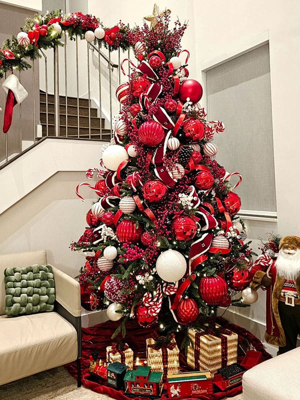 elegant red and white christmas tree decorations