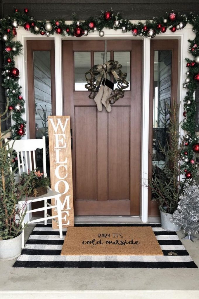 35+ Christmas Door Decoration To Make Your Home The Jolliest On The ...