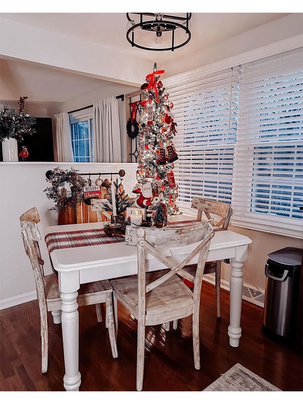 kitchen table christmas decor