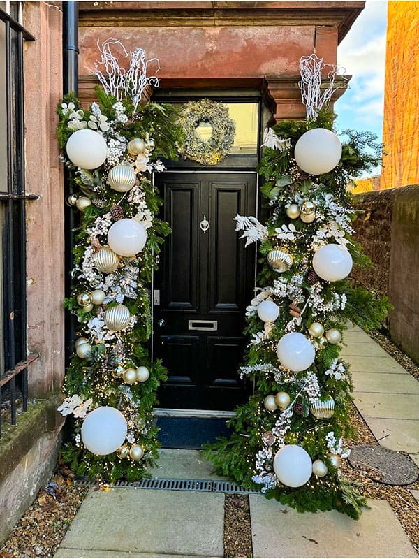 outdoor doorway christmas decor